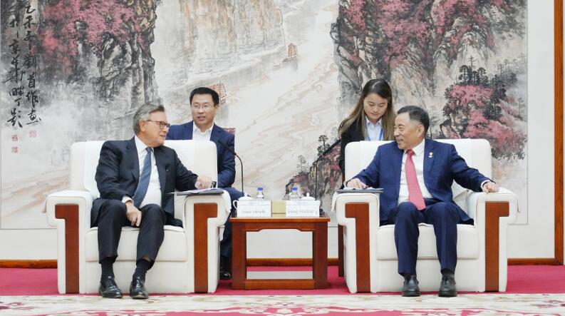 中國(guó)能建黨委書記、董事長(zhǎng)宋海良與渣打集團(tuán)主席韋浩思會(huì)談