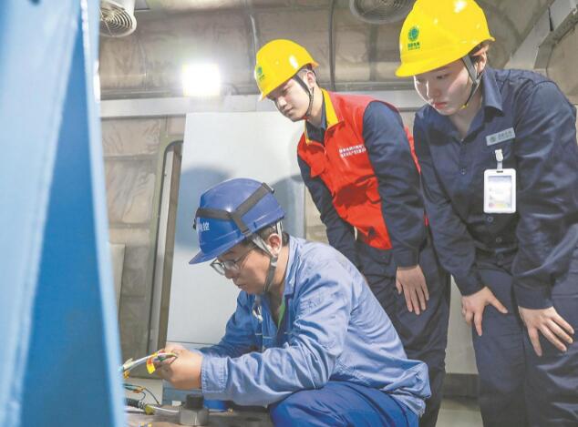 國網(wǎng)河南超高壓公司:發(fā)揮黨建引領(lǐng)力 精益檢修保安全