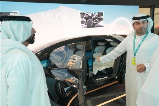 阿聯(lián)酋新能源奇觀:太陽能電池板陣列面積比曼哈頓還大