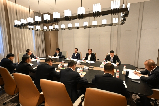 丁焰章與近期新任職子企業(yè)黨委書記、董事長(zhǎng)進(jìn)行集體談話