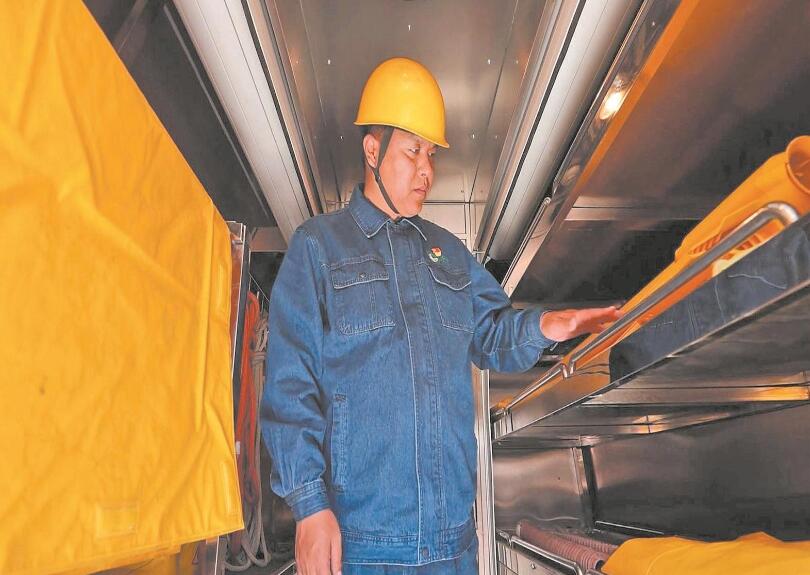 【國網(wǎng)特等勞?！繌垊P：潛心鉆研強(qiáng)本領(lǐng) 精益求精鑄匠心