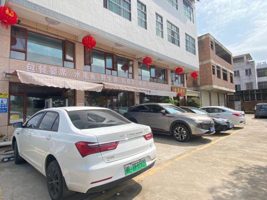 返鄉(xiāng)新能源車主尋覓公用充電樁,鄉(xiāng)村充電補(bǔ)能仍有待解決