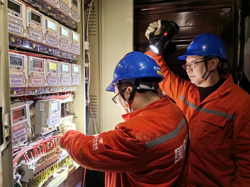 國網(wǎng)遂寧供電公司春節(jié)服務(wù)不打烊 24小時備勤保障春節(jié)電力可靠供應