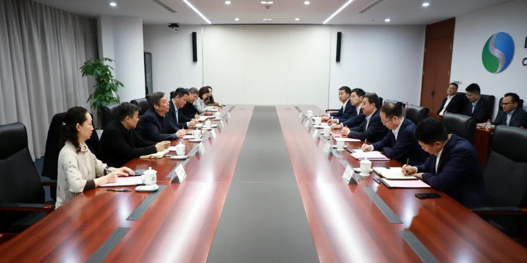 中國電氣裝備黨委書記、董事長白忠泉會見上海市經(jīng)濟和信息化委員會副主任戎之勤