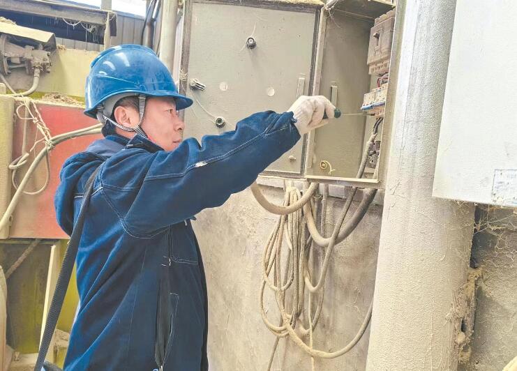 馮杰：立足崗位 用心服務