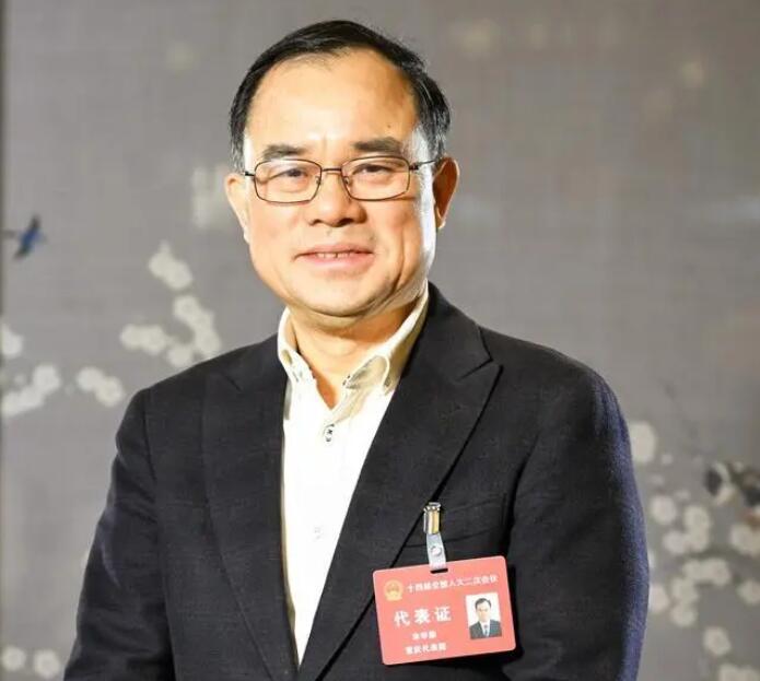 【兩會(huì)好聲音】全國(guó)人大代表、長(zhǎng)安汽車(chē)董事長(zhǎng)朱華榮：強(qiáng)化市場(chǎng)調(diào)節(jié)手段，進(jìn)一步改善汽車(chē)消費(fèi)環(huán)境