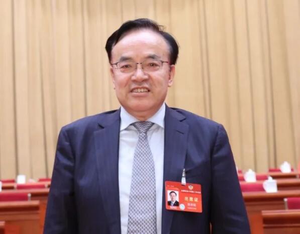 全國(guó)政協(xié)常委張來(lái)斌：系統(tǒng)思維引領(lǐng)能源轉(zhuǎn)型與安全，確?！半p碳”目標(biāo)順利實(shí)現(xiàn)