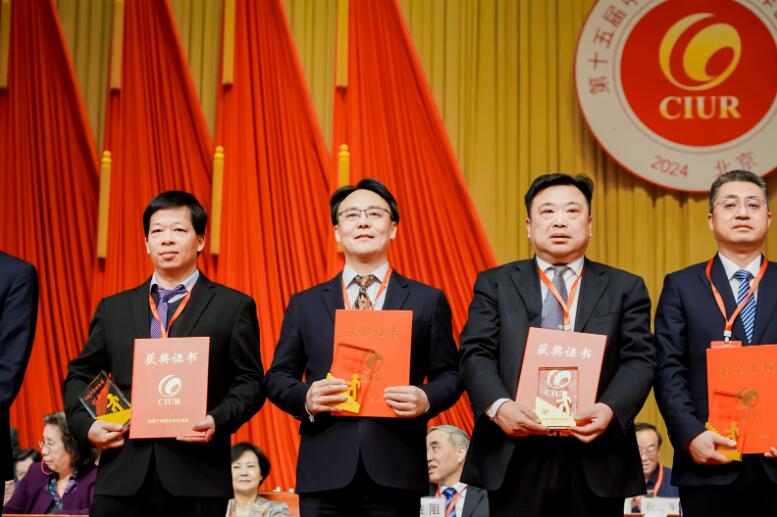 中國能建綠色建材公司黨委書記、董事長，綠色先進(jìn)材料研究院院長蔣洋榮獲“2023年中國產(chǎn)學(xué)研合作創(chuàng)新獎(jiǎng)”