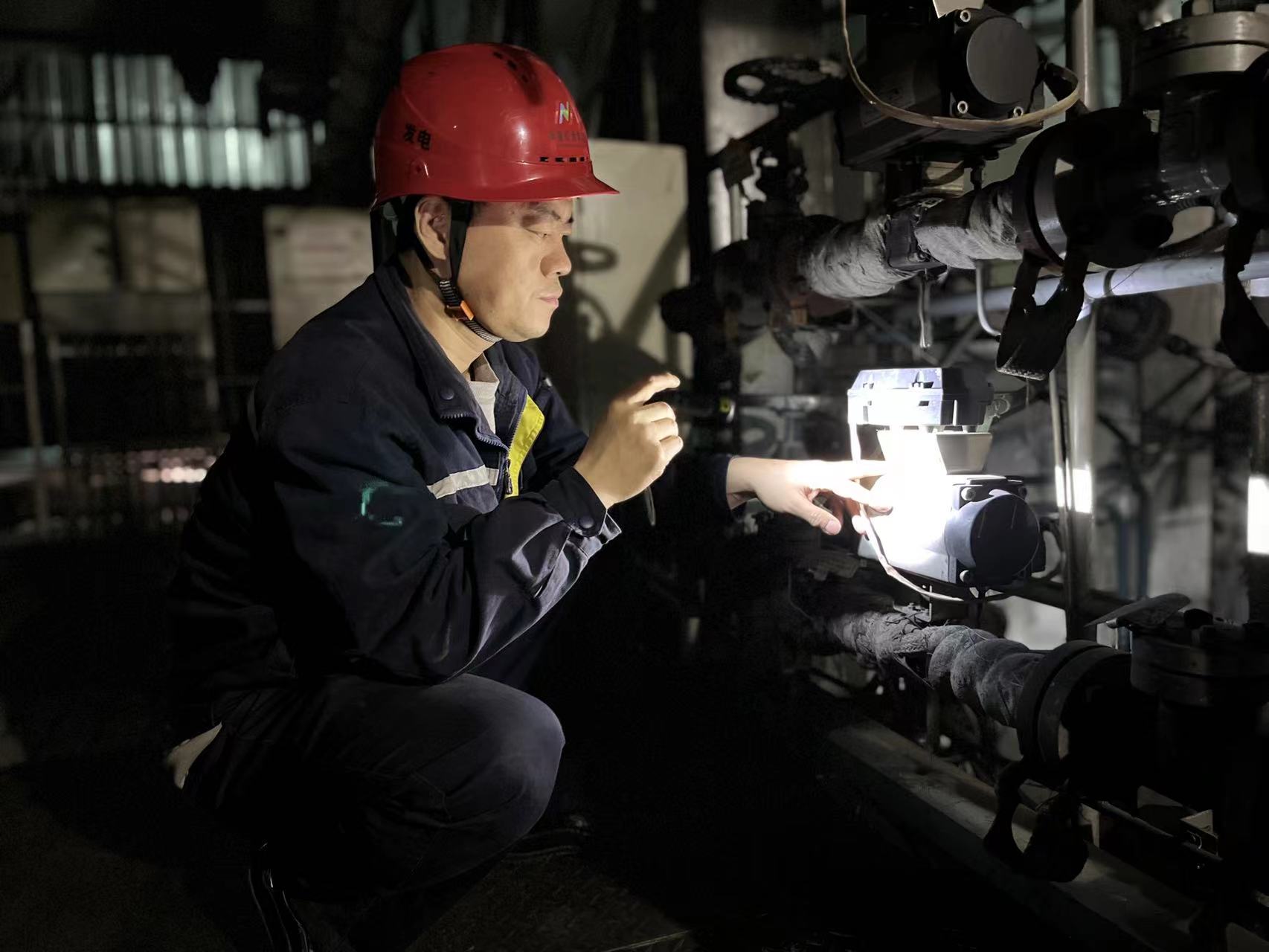 張濤：“只要需要我就一直在，同他們一起，做設(shè)備穩(wěn)定的護航人！”