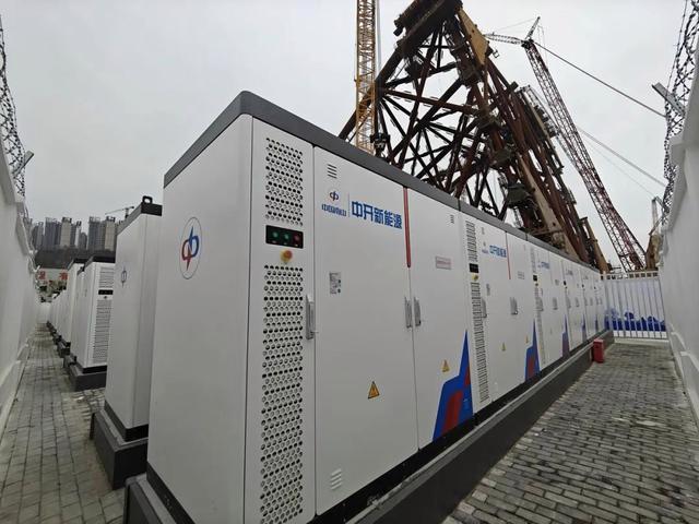 工商業(yè)儲(chǔ)能百團(tuán)大戰(zhàn)：超300家公司擠入場(chǎng)，3年或?qū)⒆咄旯夥?年路