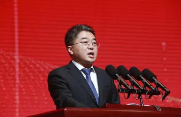 “垃圾大王”嚴圣軍，拿啥完成近千億投資?