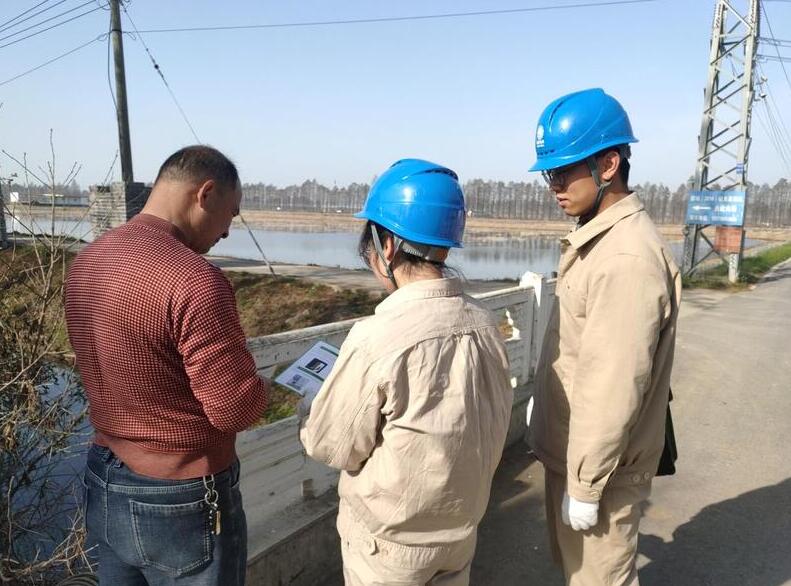 固城供電所深入養(yǎng)殖基地“查漏補(bǔ)缺”，助農(nóng)增收