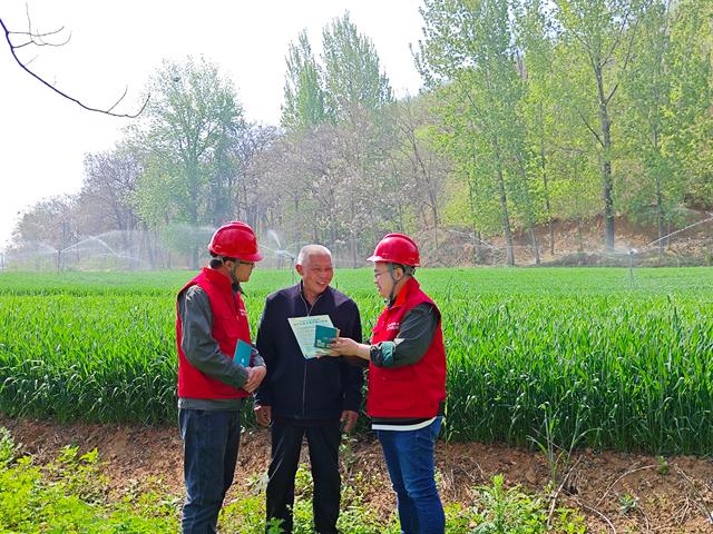 國網(wǎng)孟津供電公司電力先行助春耕，不誤農(nóng)時(shí)不誤春