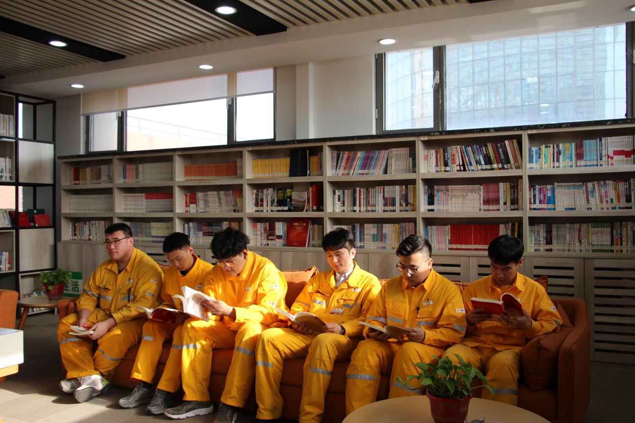 華潤電力盤錦公司“學習百年黨史、誦讀紅色經(jīng)典”青年讀書分享活動