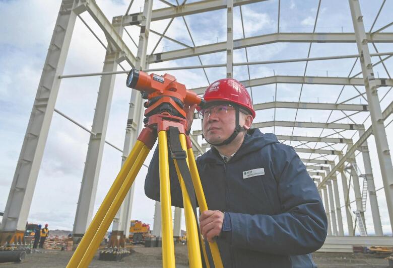 李國滿:鏖戰(zhàn)“沙戈荒” 建好送出站