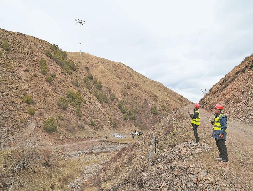 海拔4000米,重載無(wú)人機(jī)吊運(yùn)工程物資