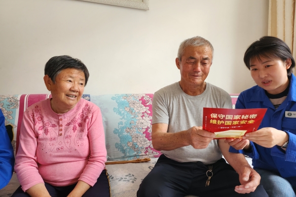 內(nèi)蒙古電力公司烏海千里山供電公司黨支部、工會、團(tuán)支部（青工委）開展“蒙電愛心光明行”保密宣傳活動