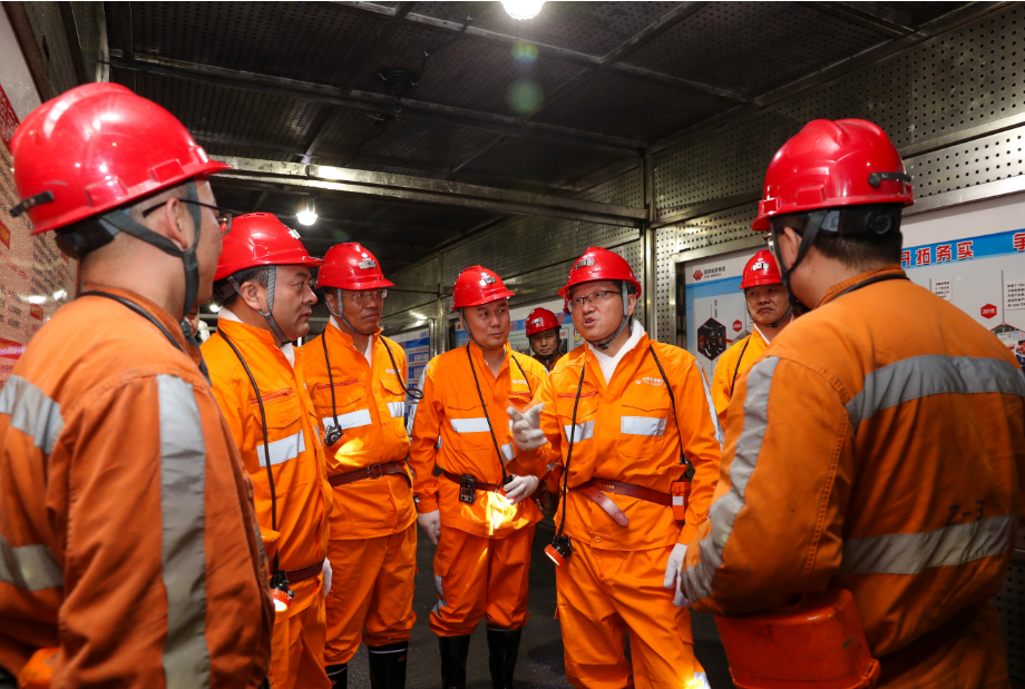 國(guó)家能源集團(tuán)公司總經(jīng)理、黨組副書記余兵赴集團(tuán)鄂爾多斯區(qū)域企業(yè)調(diào)研