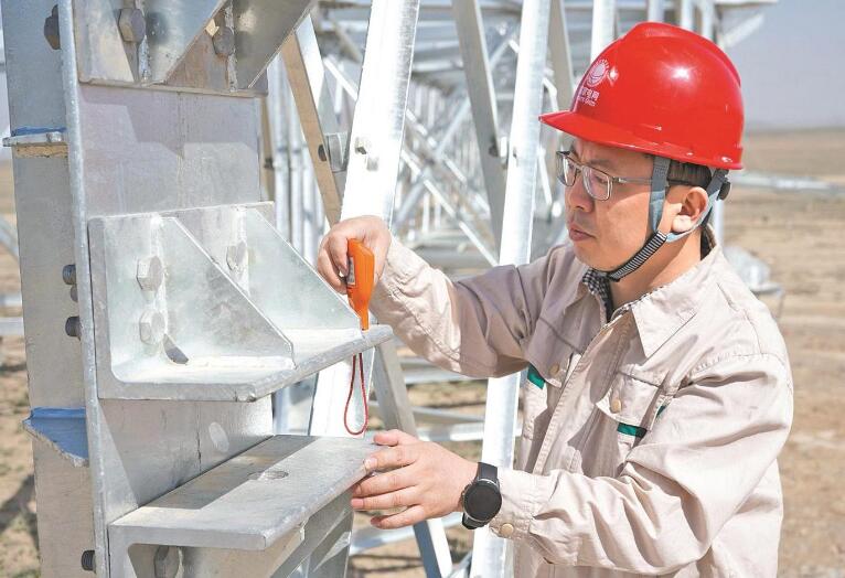 李俊:扎根一線建電網(wǎng) 當好工程“大管家”