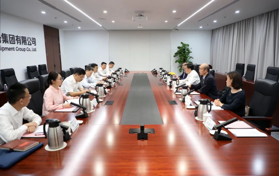 中國(guó)電氣裝備黨委副書(shū)記、總經(jīng)理周群會(huì)見(jiàn)上海市經(jīng)信委副主任湯文侃