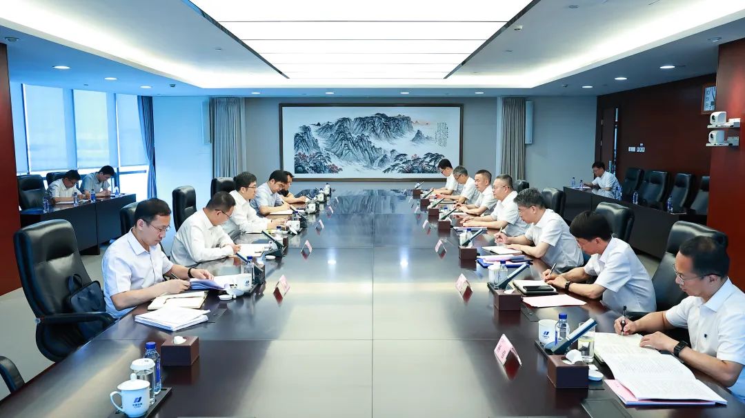 國(guó)家能源局黨組成員、副局長(zhǎng)何洋到中國(guó)華電開(kāi)展專(zhuān)題調(diào)研