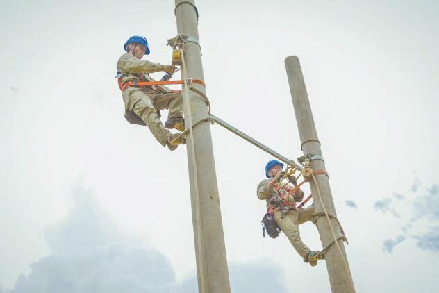 安徽祁門:及時(shí)響應(yīng)快速檢修 服務(wù)安置房建設(shè)用電