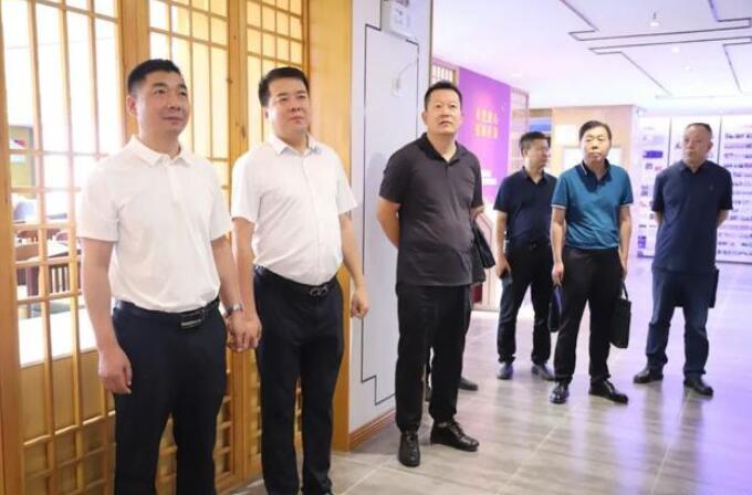 陜西秦龍電力環(huán)?？萍挤止镜皆L(fǎng)西安新生代企業(yè)家聯(lián)誼會(huì)參觀交流