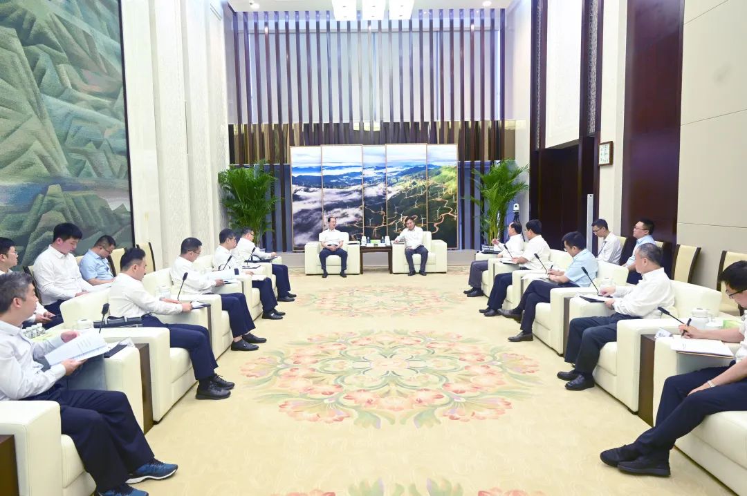 中國(guó)電建黨委書記、董事長(zhǎng)丁焰章與國(guó)家電投黨組書記、董事長(zhǎng)劉明勝會(huì)談