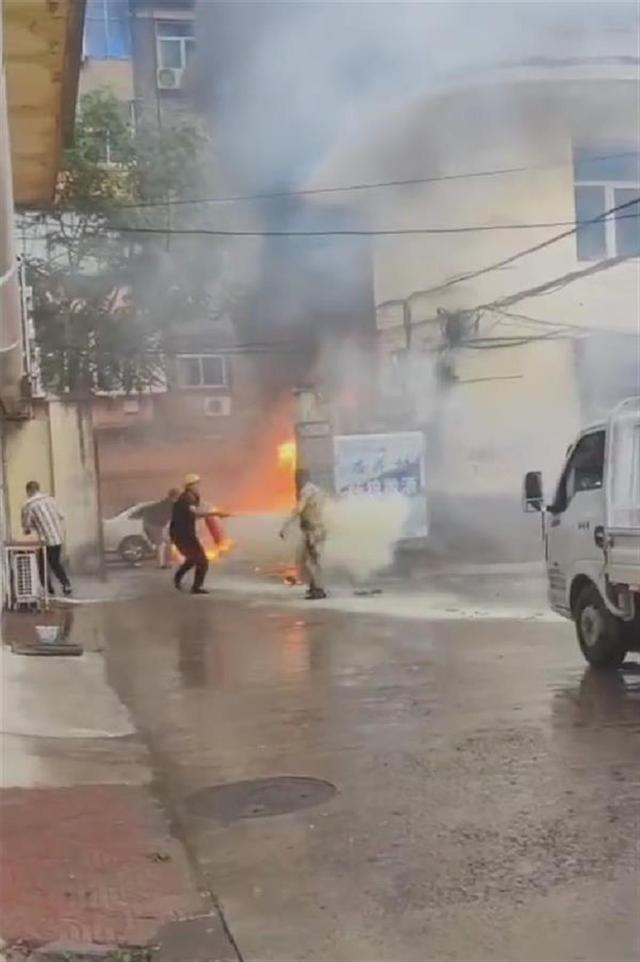 山西侯馬一變壓器爆炸起火致數人死傷