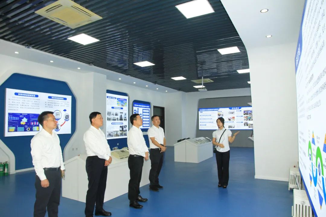 中國電氣裝備黨委書記、董事長李洪鳳赴哈表所、天宇電氣、廈門許繼調研