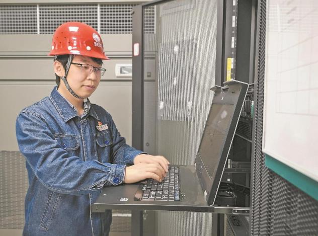 周強(qiáng):專(zhuān)攻新能源發(fā)展關(guān)鍵技術(shù)