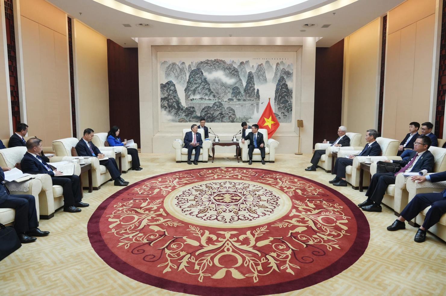 中國(guó)能建黨委書記、董事長(zhǎng)宋海良拜會(huì)越南副總理兼財(cái)政部部長(zhǎng)胡德福