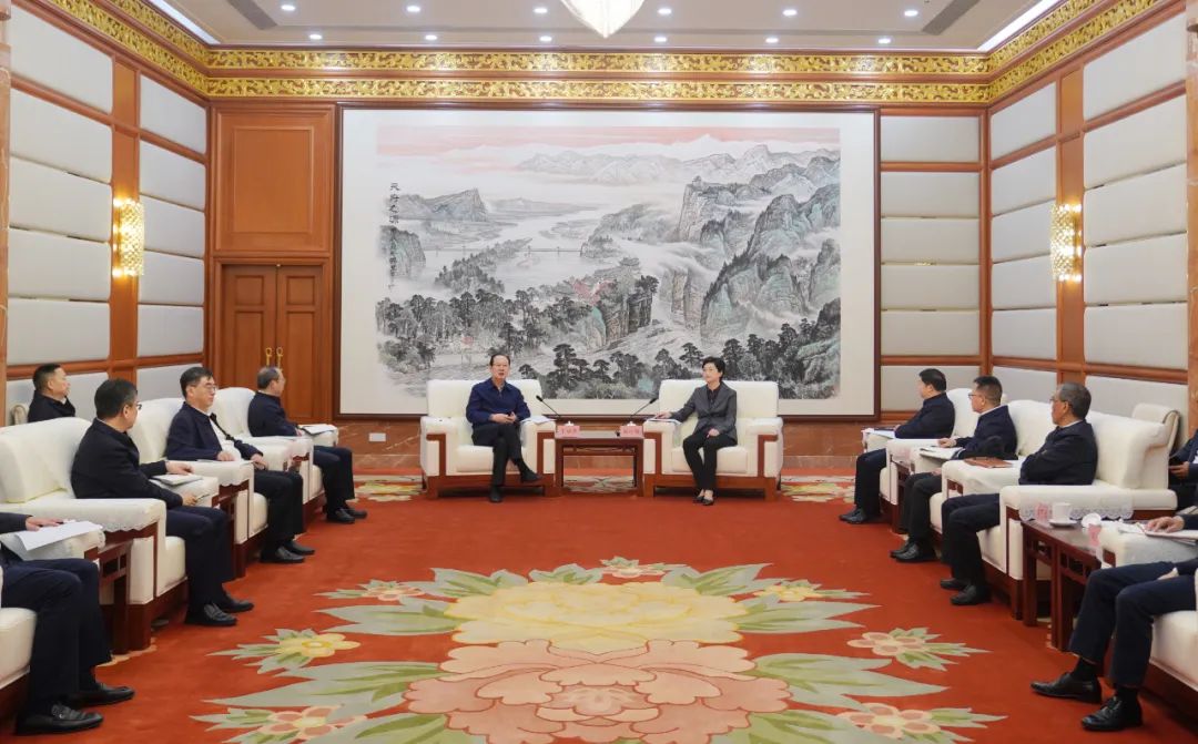 中國(guó)電建黨委書記、董事長(zhǎng)丁焰章拜會(huì)四川省委副書記、省長(zhǎng)施小琳