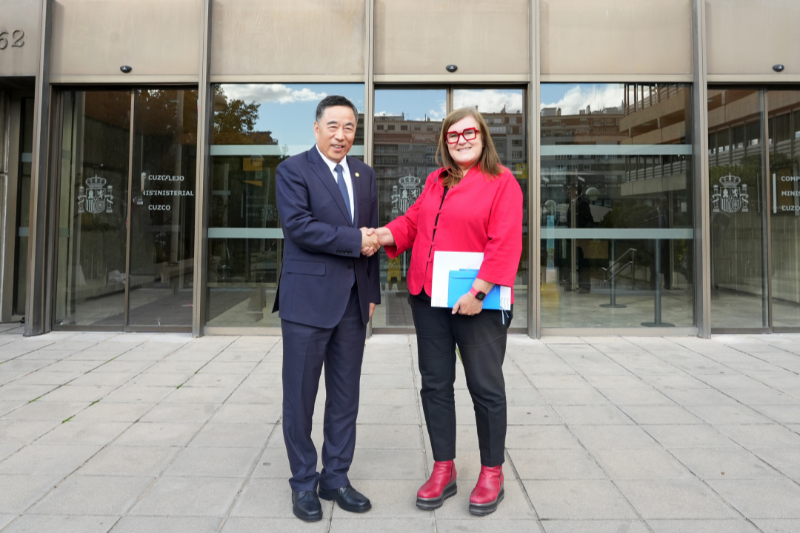 中國能建黨委書記、董事長宋海良與西班牙科學(xué)、創(chuàng)新與大學(xué)部秘書長特雷莎會談