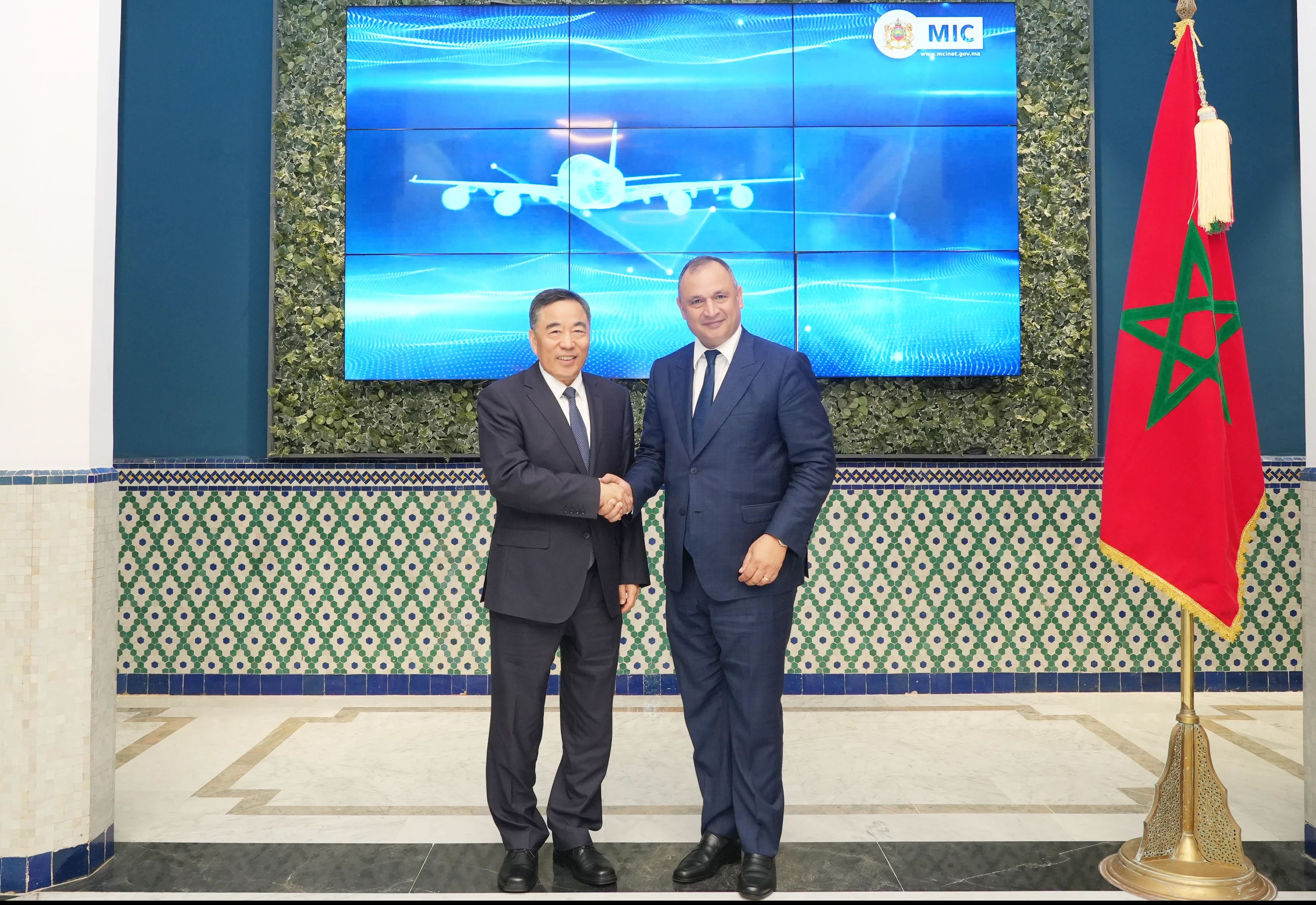 中國(guó)能建黨委書(shū)記、董事長(zhǎng)宋海良與摩洛哥工業(yè)與貿(mào)易大臣里亞德·梅祖爾會(huì)談