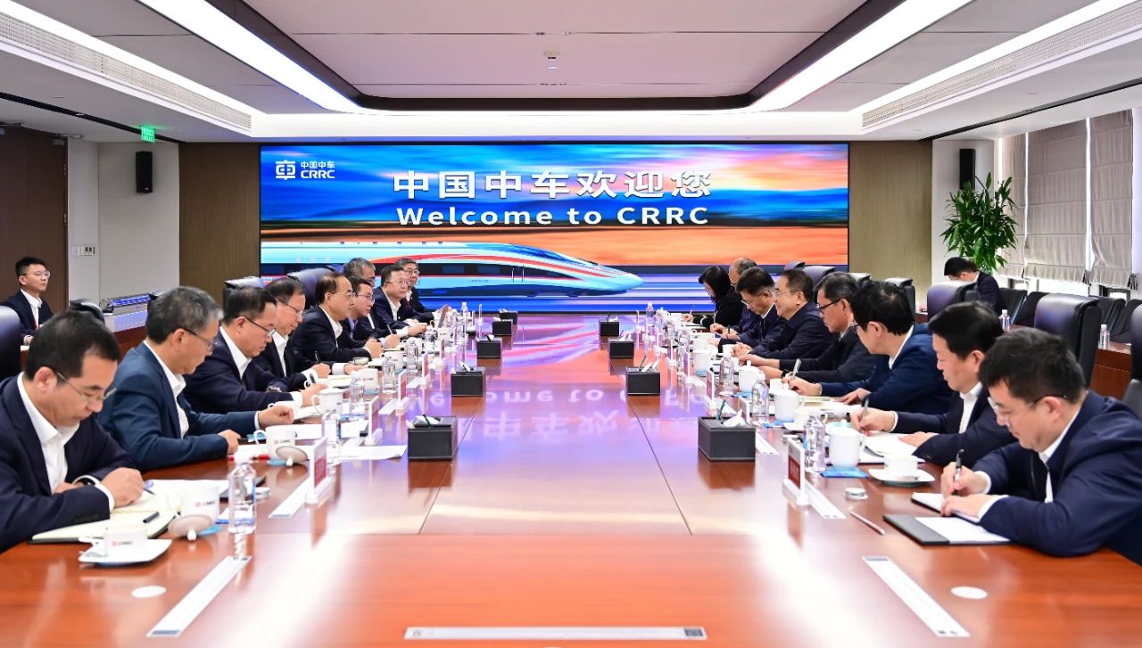 大唐集團(tuán)黨組書(shū)記、董事長(zhǎng)鄒磊與中國(guó)中車(chē)黨委書(shū)記、董事長(zhǎng)孫永才座談交流