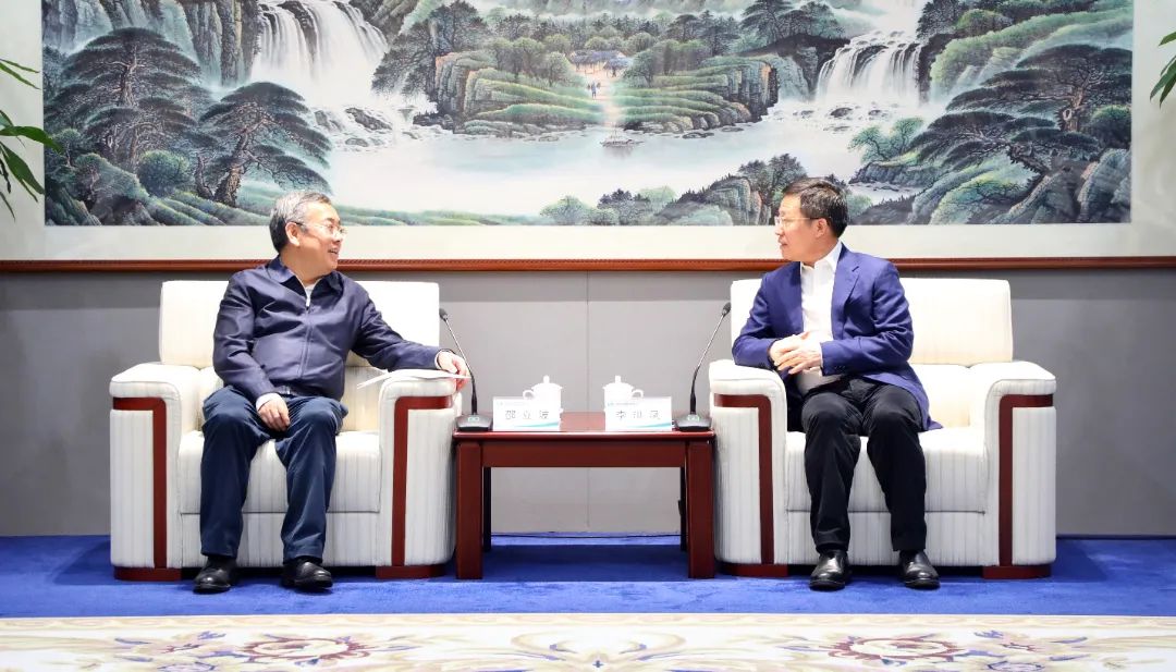 中國電氣裝備黨委書記、董事長李洪鳳會見國家開發(fā)銀行戰(zhàn)略客戶部總經(jīng)理邵立波