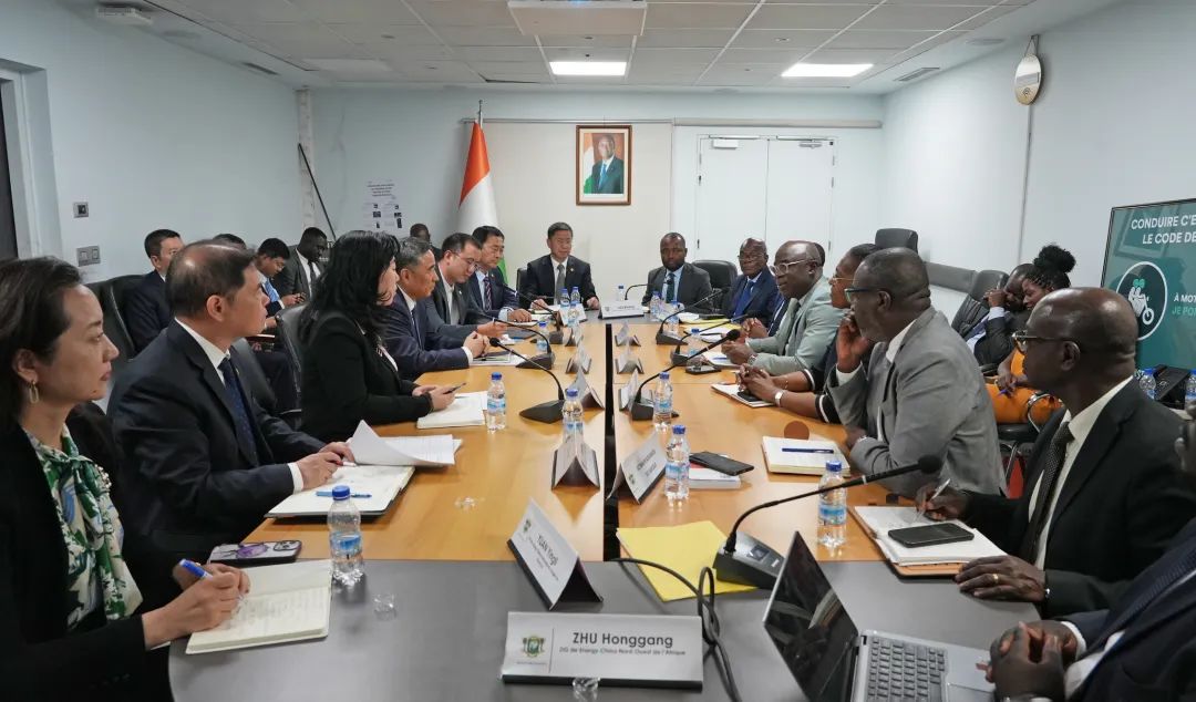 中國能建黨委書記、董事長宋海良與科特迪瓦交通部副部長科內(nèi)·迪奧曼會(huì)談