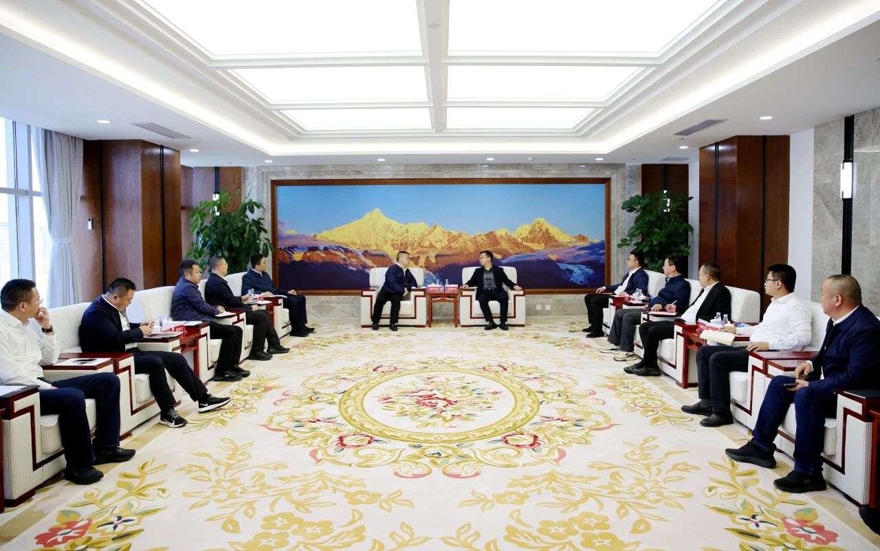 大唐云南公司黨委書記、董事長(zhǎng)王繼才與中鐵十局集團(tuán)有限公司總經(jīng)理、黨委副書記范中兵會(huì)談