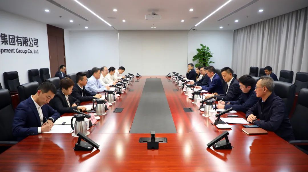 中國電氣裝備黨委書記、董事長李洪鳳會見上海市國資委黨委書記、主任賀青