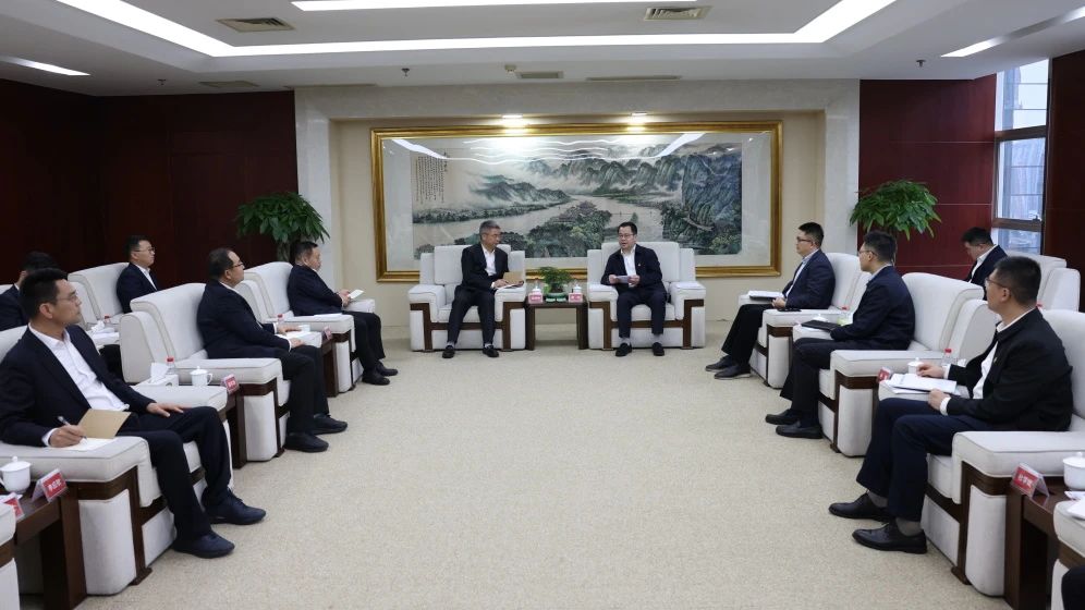 大唐四川公司黨委書記、董事長梁華與中建新疆建工黨委副書記、總經(jīng)理吳剛柱會(huì)談