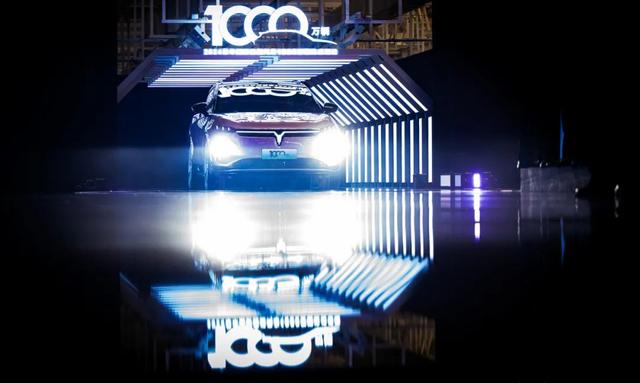 年產量破千萬，中國新能源汽車挑戰(zhàn)中前行