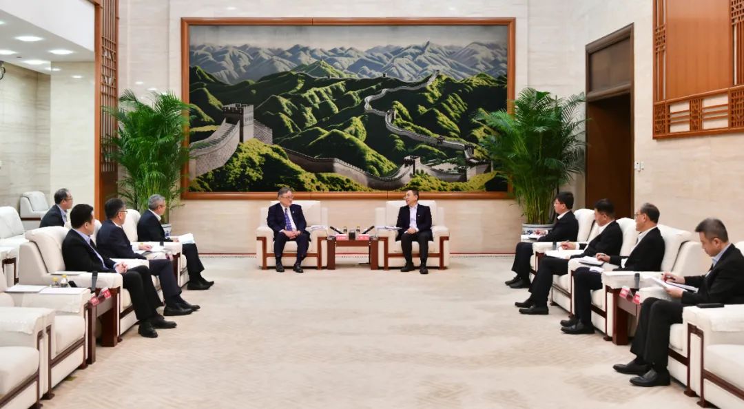大唐集團(tuán)黨組書(shū)記、董事長(zhǎng)鄒磊與日立制作所取締役會(huì)長(zhǎng)東原敏昭會(huì)談