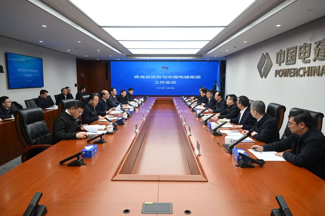 中國(guó)電建黨委書記、董事長(zhǎng)丁焰章與青海省委副書記、省長(zhǎng)吳曉軍會(huì)談