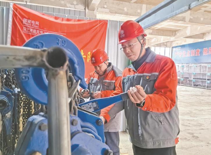 李俊鵬：走南闖北建電網(wǎng)，施工細(xì)節(jié)見真章