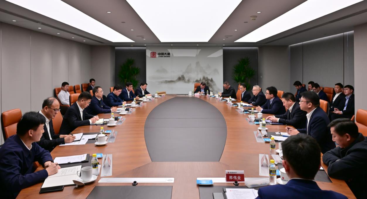 大唐集團黨組書記、董事長鄒磊與上海電氣黨委書記、董事長吳磊會談