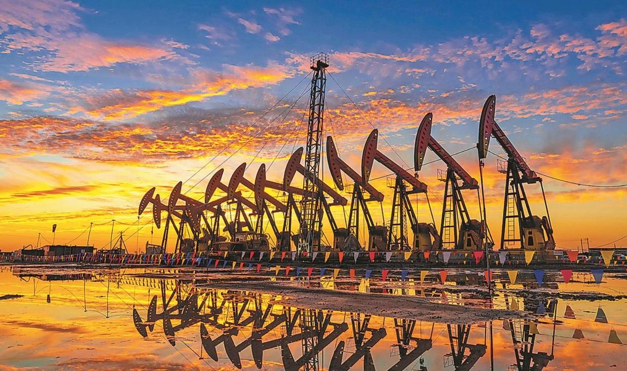 兩大能源機構(gòu)下調(diào)今年石油供應(yīng)過剩預(yù)期，油價全年怎么走