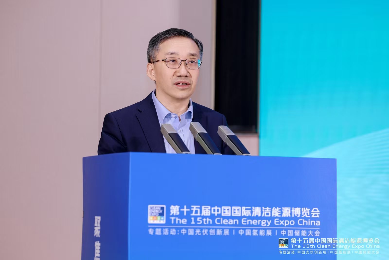 中電聯(lián)副秘書(shū)長(zhǎng)劉永東：我國(guó)清潔能源發(fā)展迅猛，新型電力系統(tǒng)正加速構(gòu)建