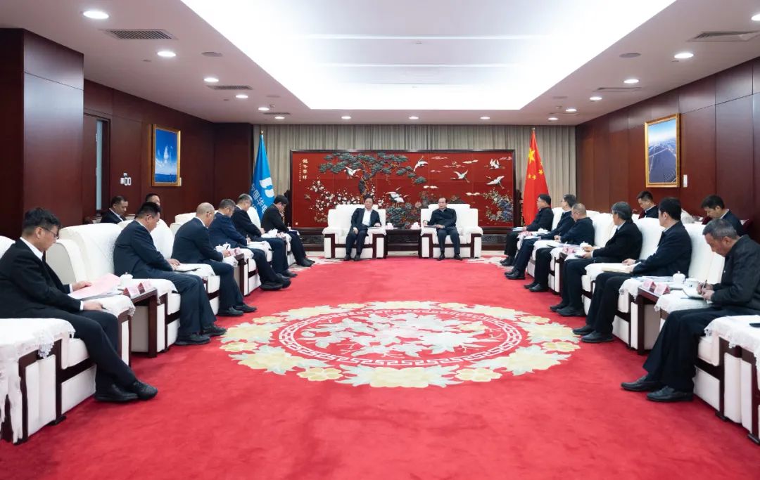 華電集團董事長、黨組書記江毅與特變電工黨委書記、董事長張新舉行會談