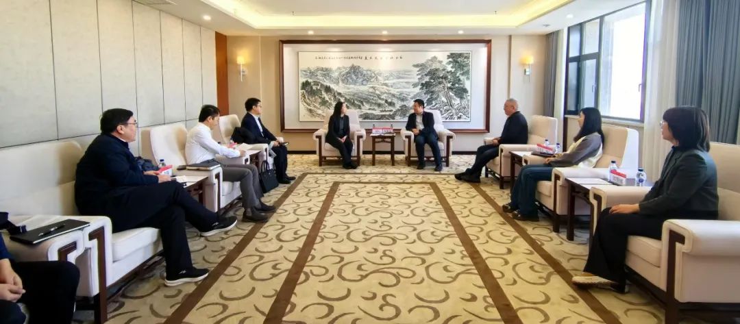 中國農業(yè)銀行吉林省分行黨委委員、副行長兼長春分行黨委書記、行長曹紅一行拜訪華電吉林公司